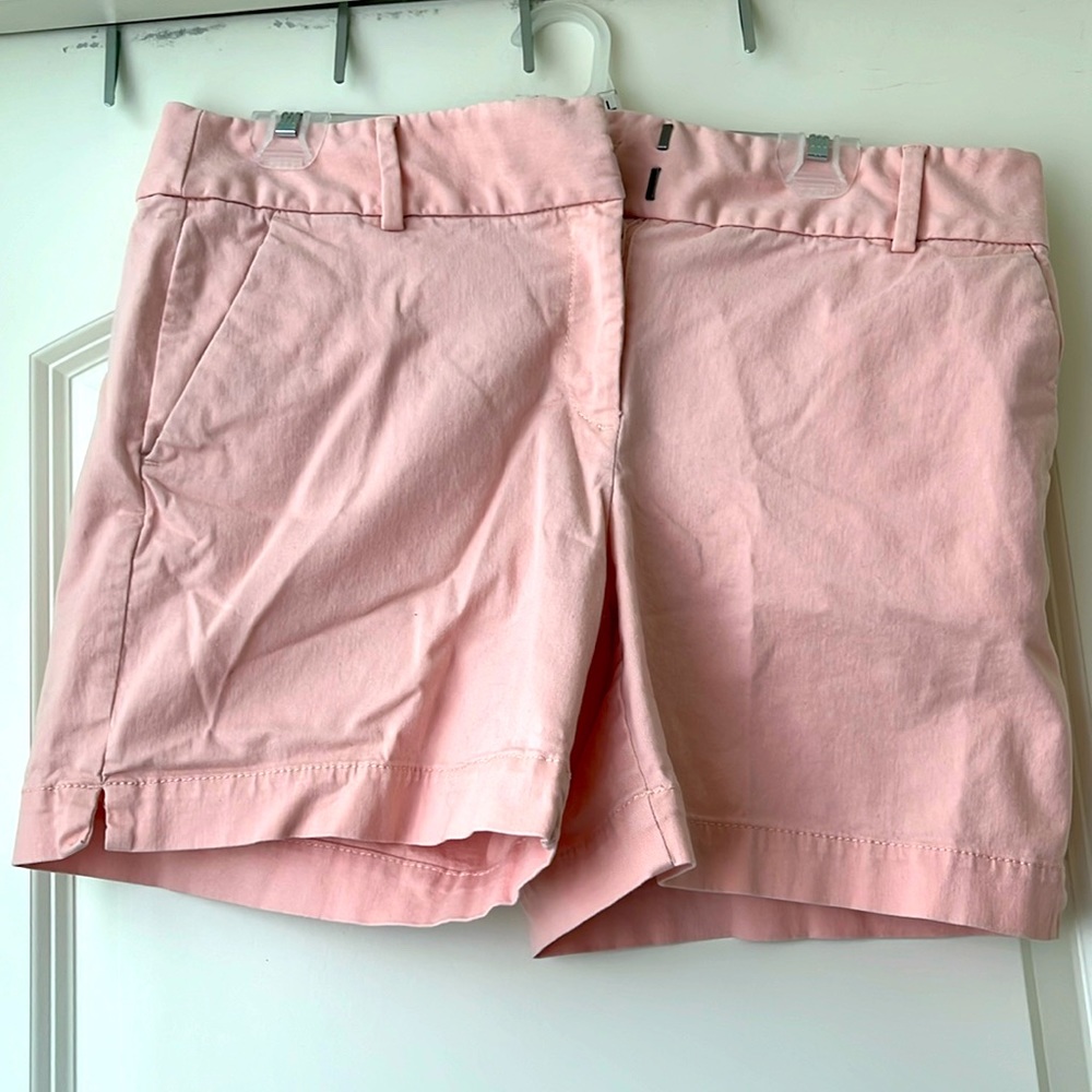 Size 8 LOFT pink shorts like new. 5” inseam.